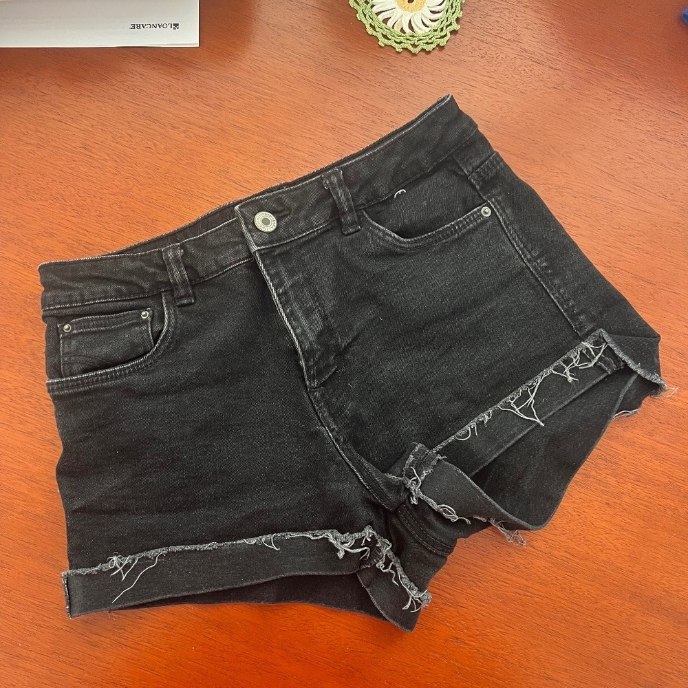 Zara Black Denim Distressed Shorts Sz 4 D-32